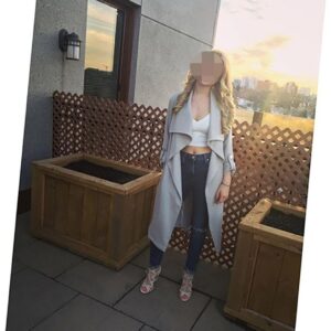Annonce rencontre Bolbec femme blonde seins genereux et jambes fines elegantes sous trench coat 2