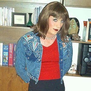 Annonce travesti Vannes femme soumise active poitrine genereuse bouche experte offerte 2