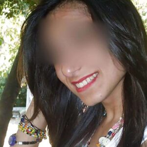 Beurette a Caudebec les Elbeuf souriante cheveux noirs et regard doux 2