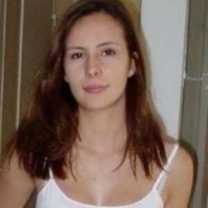 Femme 28 ans poitrine genereuse plan cul Champigny sur Marne debardeur blanc