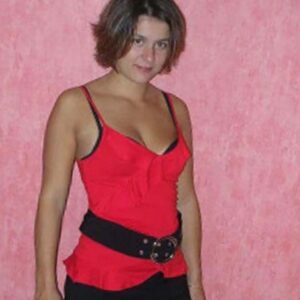 Femme cherche plan cul a Toulon poitrine genereuse fine taille