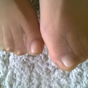Fetichisme du pied Issoudun pieds fins et peau douce jambes delicates feminines et soignees 2