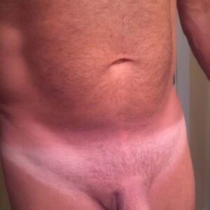 Homme a Avignon torse poilu ventre arrondi penis flaccide visible