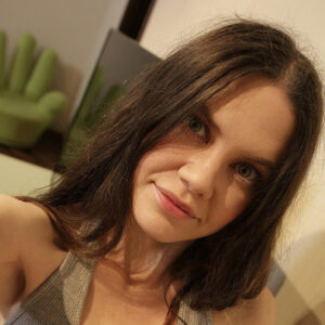 Homme a Perpignan avec barbe legere et regard franc forte