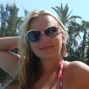 Plan cul Alencon corps sportif plaisir clitoridien et poitrine voluptueuse en toute simplicite 2