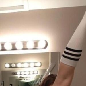 Plan cul a Dijon Femme bronzee seins genereux et ventre