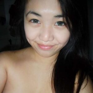 Plan cul asiatique a Hirson avec une asiatique torse nu nichons ronds et regard de chienne en chaleur toute naturelle 2