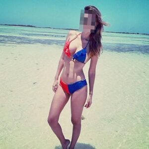 Plan sexe Lyon silhouette fine poitrine genereuse et forme marquee jambes longues fines peau lisse et ventre plat 2