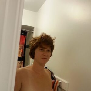 Rencontre coquine dans Grenoble seins ronds et peau pale visibles ambiance intime et douce 2