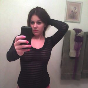 Rencontre discrete Bayeux femme silhouette elancee seins ronds visibles a