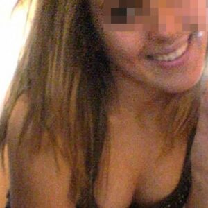 Rencontre libertine Le Mans seins volumineux et decollete assure silhouette