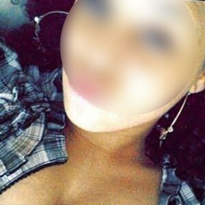 Rencontre sexe Lille avec poitrine proeminente et levres sensuelles visibles