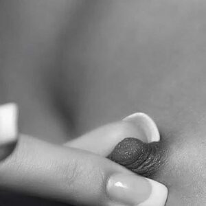 Rencontre transexuel Rennes femme a peau claire et seins pleins