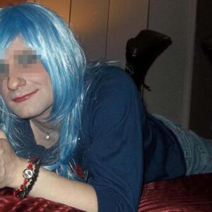 Rencontre trav Neuville en Ferrain silhouette fine chemise bleue couvrant poitrine plate jambes elegantes legerement devoilees 2