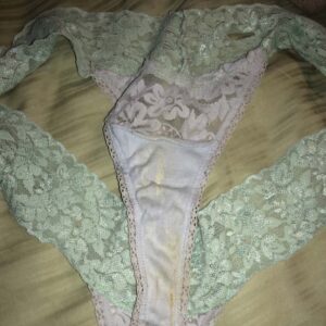 Travesti Sarcelles mini robe blonde platine levres pulpeuses silhouette sexy
