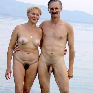 annonce libertine Aubagne femme aux formes genereuses seins apparents et courbes seduisantes regard doux et confiant invite a la decouverte intime sensuelle 2