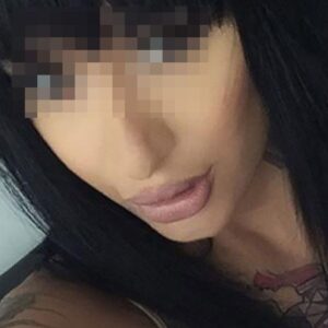 annonce sexe Nantes poitrine genereuse tatouee noir rouge peau claire