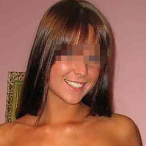 plan cul Nantes femme brune tetines visibles 2