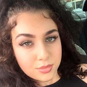 plan cul Salon de Provence femme poitrine genereuse decollete profond 2