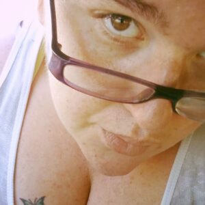 plan cul ronde Bellegarde sur Valserine femme petite grosse poitrine pulpeuse visible decollete profond douceur et volupte devoilee charme naturel affleurant 2