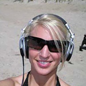 Blonde aux seins proeminents et hanches larges a Istres en