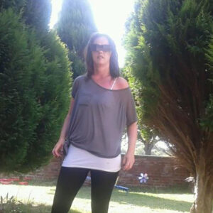 Celibataire a Aubagne gros seins fermes sous un haut