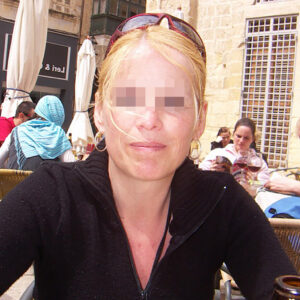 Femme blonde pulpeuse a Soissons avec gros seins et levres