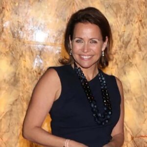 Femme elegante a Rombas poitrine genereuse et peau lisse sensualite