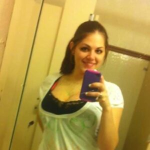 Femme poitrine genereuse Saint Omer