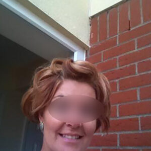 Femme rousse aux gros seins nus a Vierzon