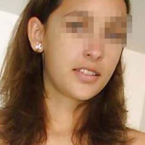 Femme seule sur Aubagne avec poitrine genereuse et allure contrastee