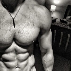 Homme torse nu muscle cherchant femme seule a Montceau les Mines buste