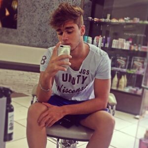 Rencontre cul a Saint Omer homme muscle levres sensuelles bras toniques