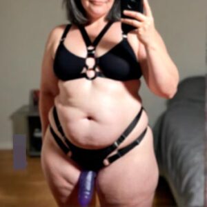 Femme mariée cherche homme bi pour fantasme sexe et gode ceinture secteur Nantes svp